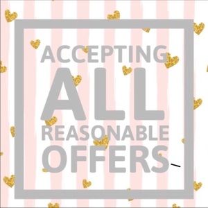 ✨MAKE ME AN OFFER✨ BUNDLE & SAVE✨